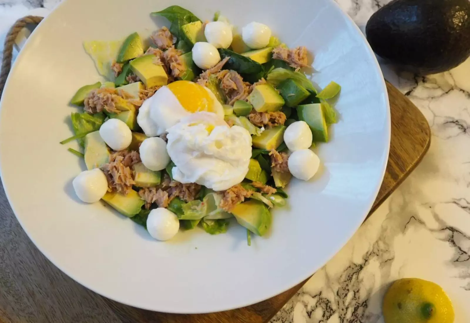 low carb: SALÁT S TUŇÁKEM A ZTRACENÝM VEJCEM